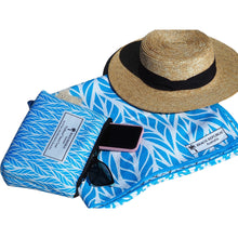 Load image into Gallery viewer, Look No Feather Beach Republic Australia